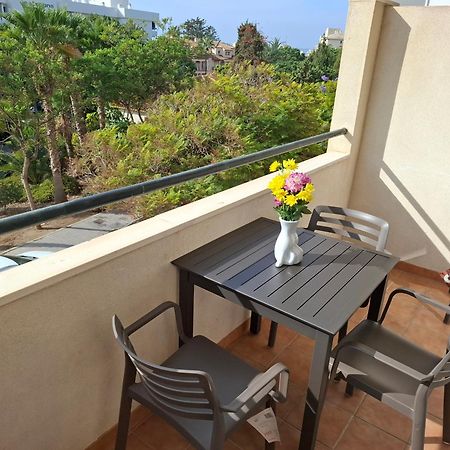 Central 2-Bed Apartment In Estepona Port Екстер'єр фото